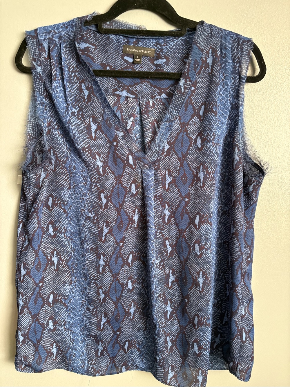 Banana Republic Blue Snake-Print Sleeveless V-Neck Top